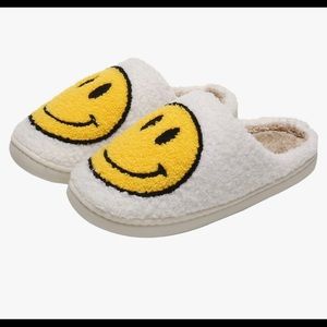 Trendy smiley slippers